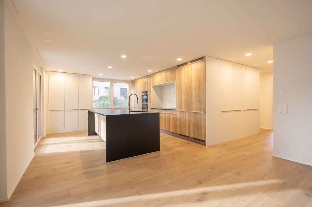 RESERVIERT: Traumhafte 6.5 Zimmer-Gartenwohnung vereint moderne Eleganz und erstklassiger Komfort in Volketswil - Das Herzstück Ihres neuen Zuhauses