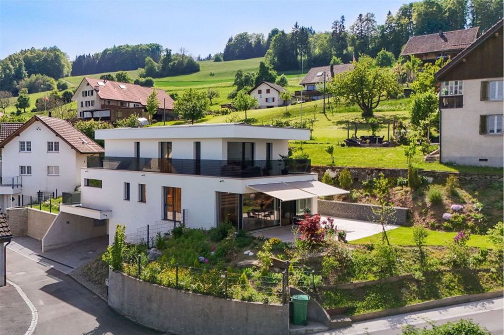 exklusives 5.5 Zi-Einfamilienhaus mit Lift, See- und Bergsicht, Photovoltaikanlage, LOXONE - Bild 1