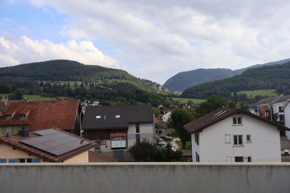 Dachgeschoß - Wohnung (5.5 Zimmer) in ruhiger Lage und im Herzen des Dorfes - Courrendlin - Bild 2