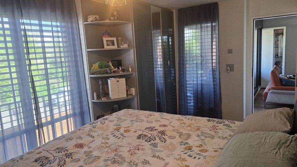 Fast neue Wohnungen mit grossen voll ausgestattet Studio mit Badezimmer im Keller und urbaner Nähe - Bild 4