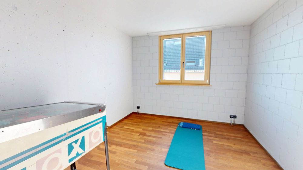 Sehr grosszügige Dachwohnung an sehr ruhiger Lage - Zimmer 1
