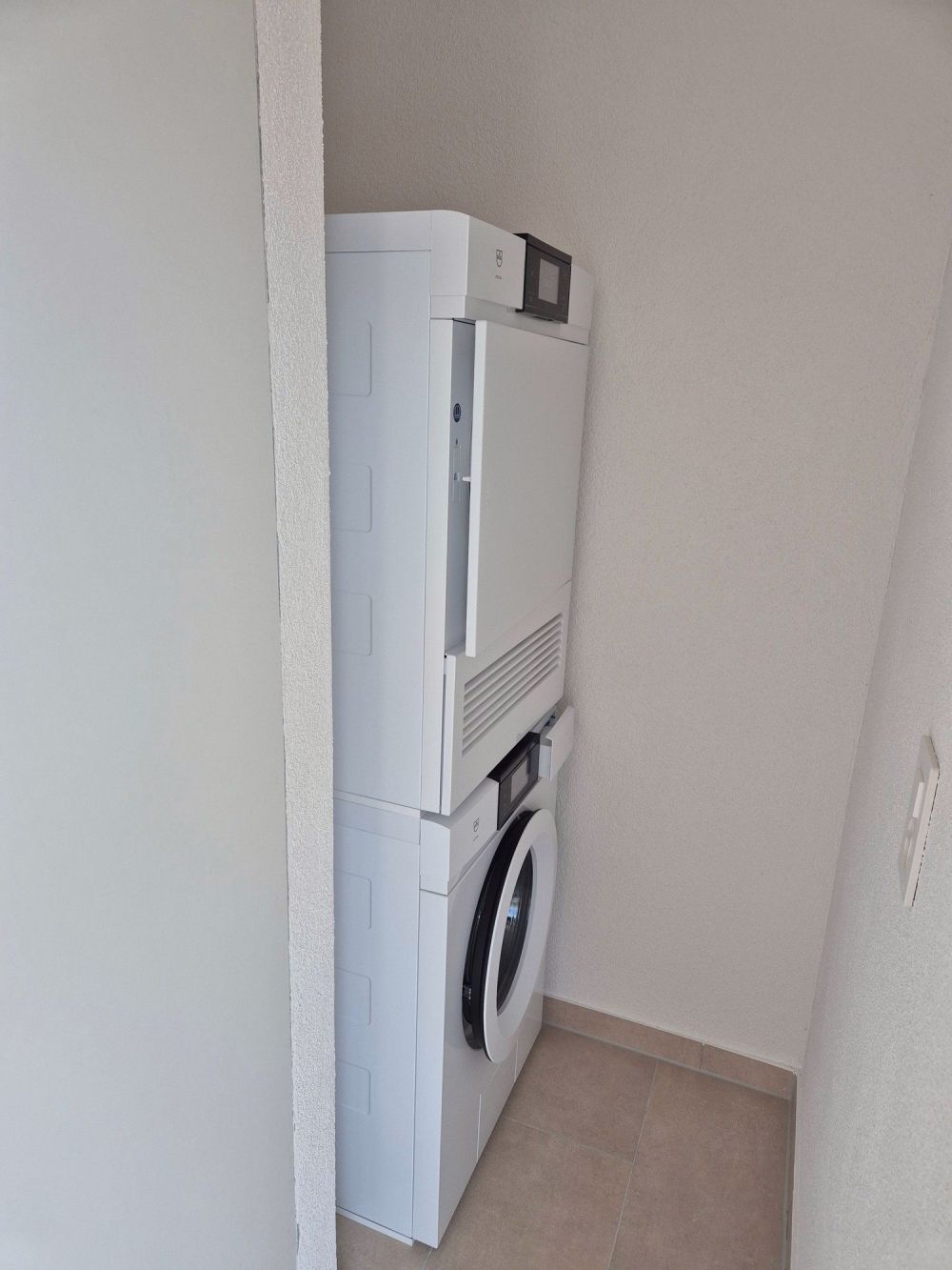 NEUBAU: 3 ½ Zimmer-Attikawohnung 90m2 mit 57m2 Terrasse - Bild 4