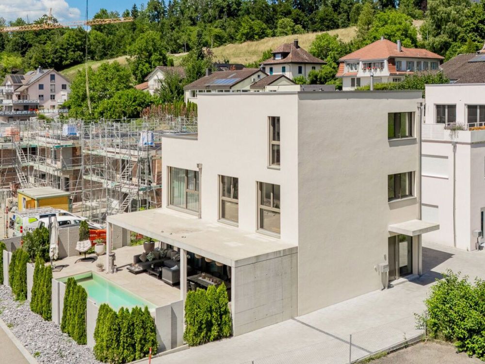 Design trifft Wohnkomfort - 5.5-Zimmer-Einfamilienhaus mit hochwertigem Ausbau und Aussenpool - Bild 3