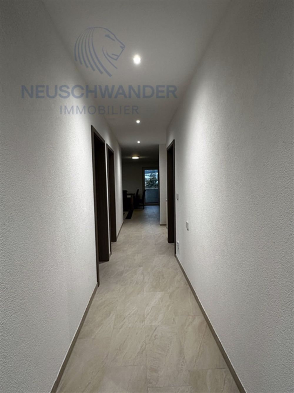 Mit herrlicher Aussicht und in der Nähe von Annehmlichkeiten - Bild 5