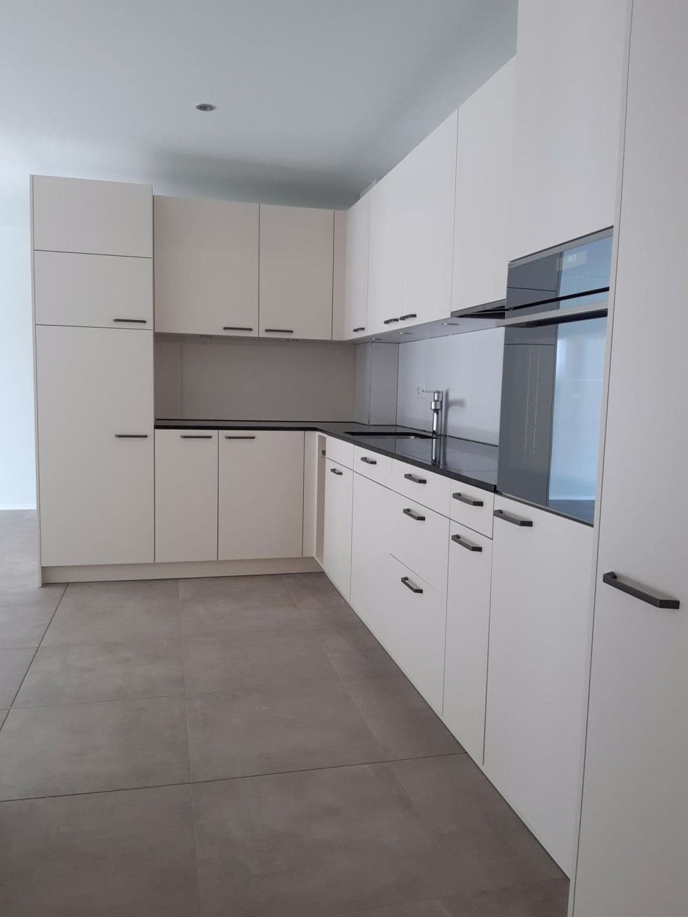 Grosse 2.5 Zimmer WHG 0.2 im Erdgeschoss mit Sitzplatz und Garten - Bild 1