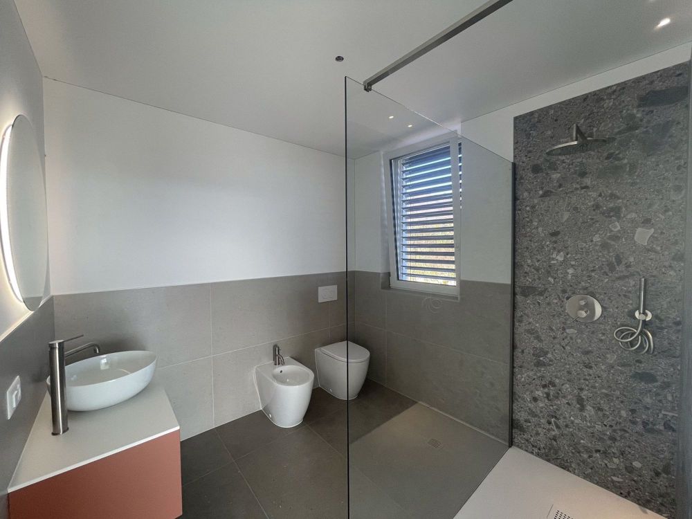 NEUES UND AUSSERGEWÖHNLICHES 3.5-ZIMMER-APARTMENT MIT BEZAUBERNDEN AUSBLICK - Bild 9