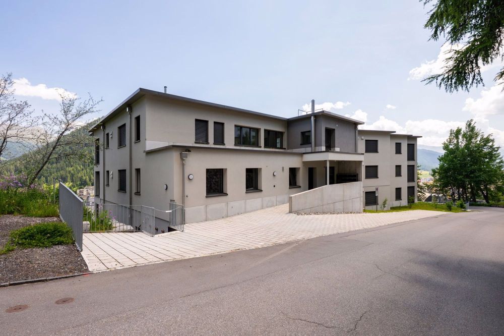 Moderne 3-Zimmer-Wohnung mit atemberaubendem Bergblick in Davos Platz - Bild 2