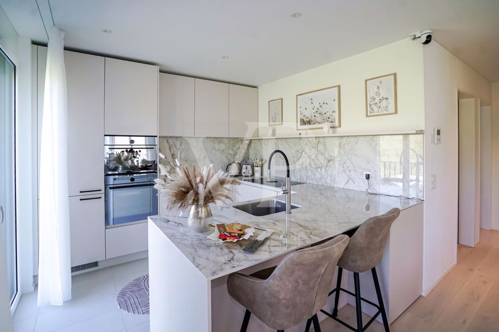 Helle 3.5 Zimmer Wohnung - ein Traum in Weiss und Creme - Küche