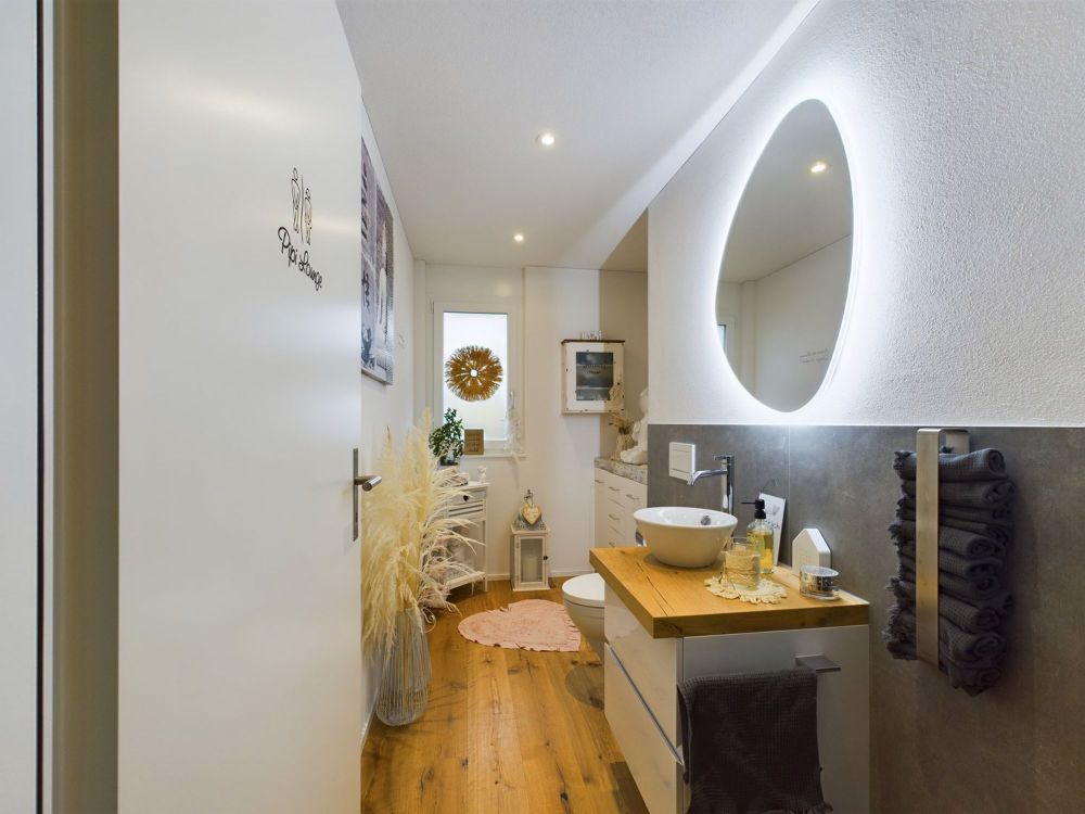 Neuwertige Attikawohnung mit 152 m² Terrasse, Privatlift und Whirlpool - Bild 7