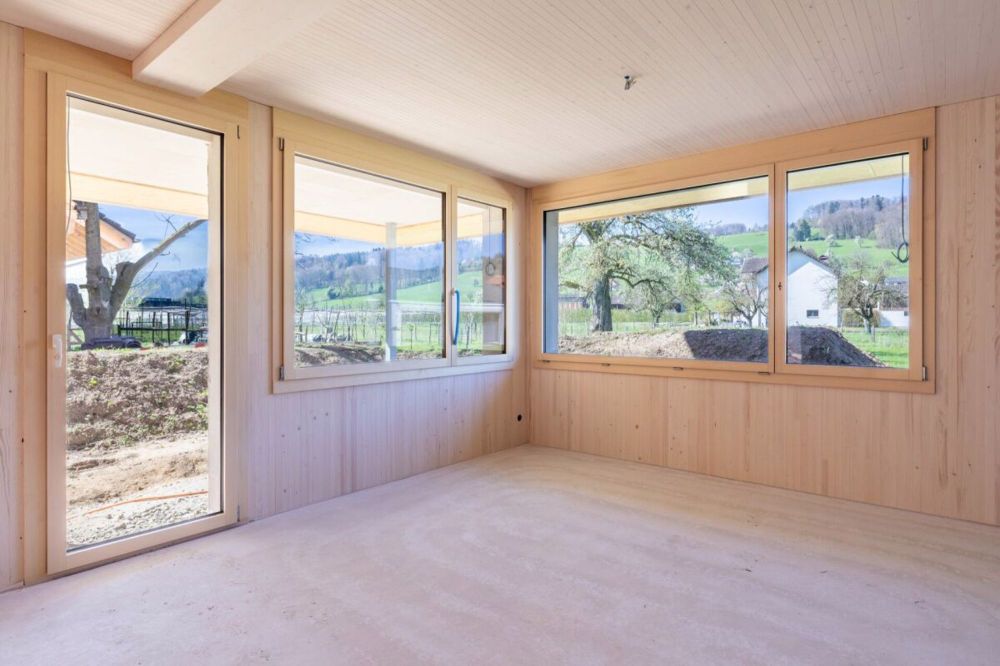 Einzigartige Holz-Einfamilienhäuser - Helle Räume mit grossen Fensterfronten