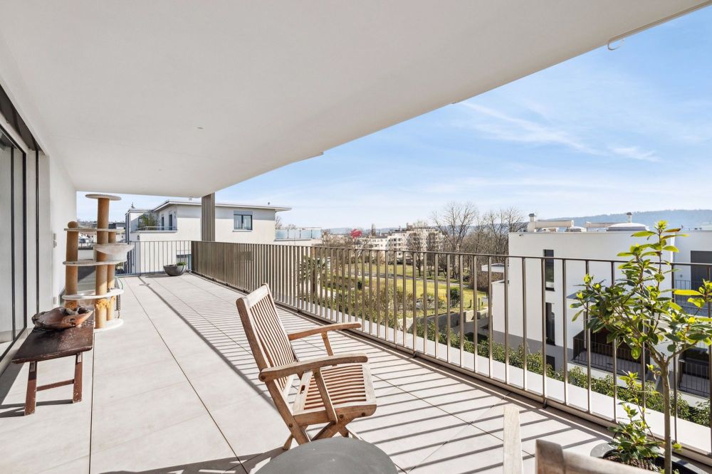Neuwertige luxuriöse Wohnung - Gedeckte Terrasse mit 33 m²