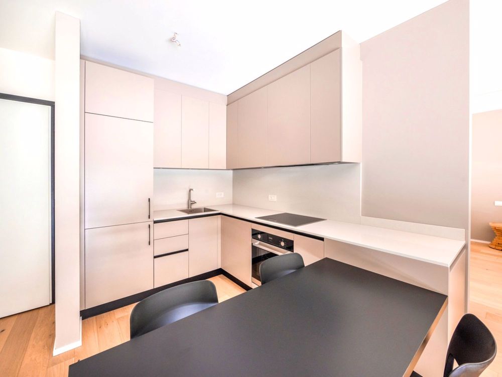 Neueste 2.5-Zimmer-Wohnung mit privatem Garten und Portikus - Bild 3