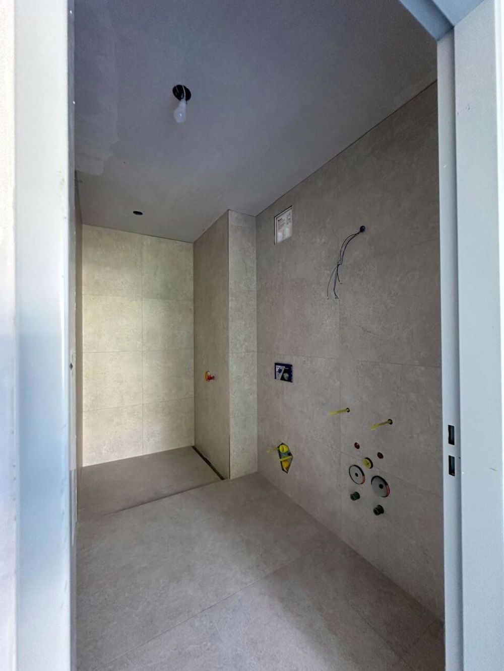 Moderne, helle Wohnung mit grossem Balkon - ideal für Kleinfamilien - Dusche