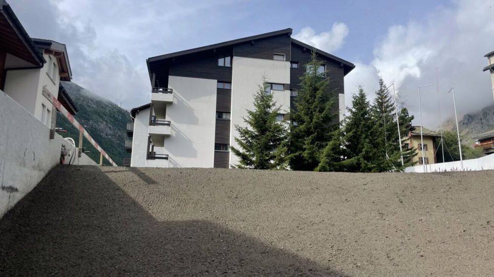 Residence du Glacier an zentraler ruhiger Lage. T5. Die Aussicht aus dieser Sousterrainwohnung ist eingeschränkt. - Bild 9