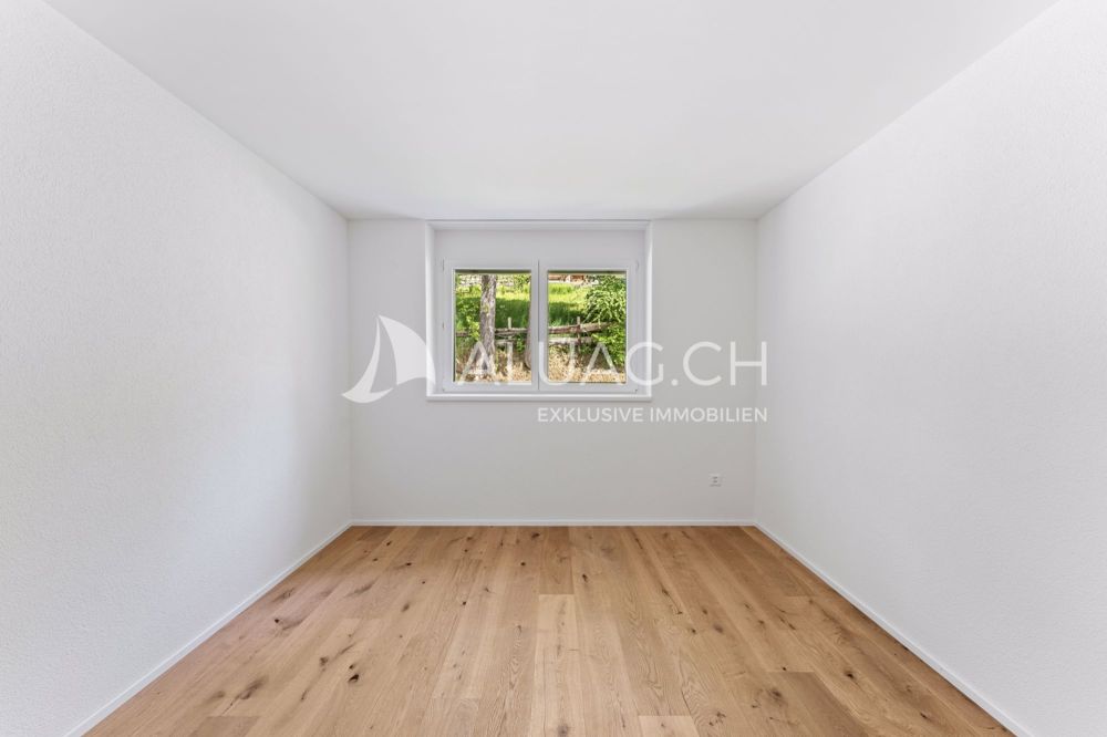 ATTRAKTIVE 4.5 ZIMMER IM JURAPARADIES - Helles Zimmer mit freundlicher Atmosphäre und schönem Echtholzparkett