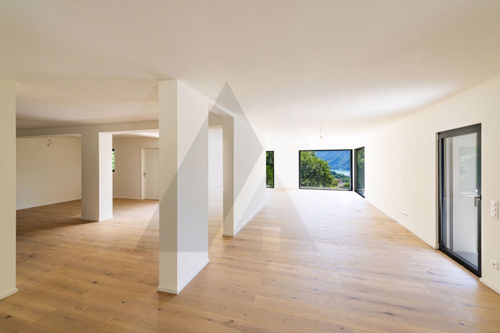 VILLA ULTIMATA IMMERSA NEL VERDE CON VISTA PANORAMICA - Bild 7