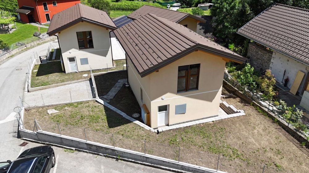 Neue Villa mit Garten in ruhiger Lage - Bild 1