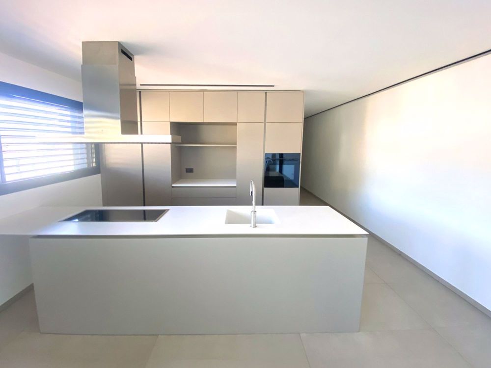 Neueste 2,5-Zimmer-Wohnung in mittlerem bis hohem Standard mit überdachter Terrasse - Bild 7