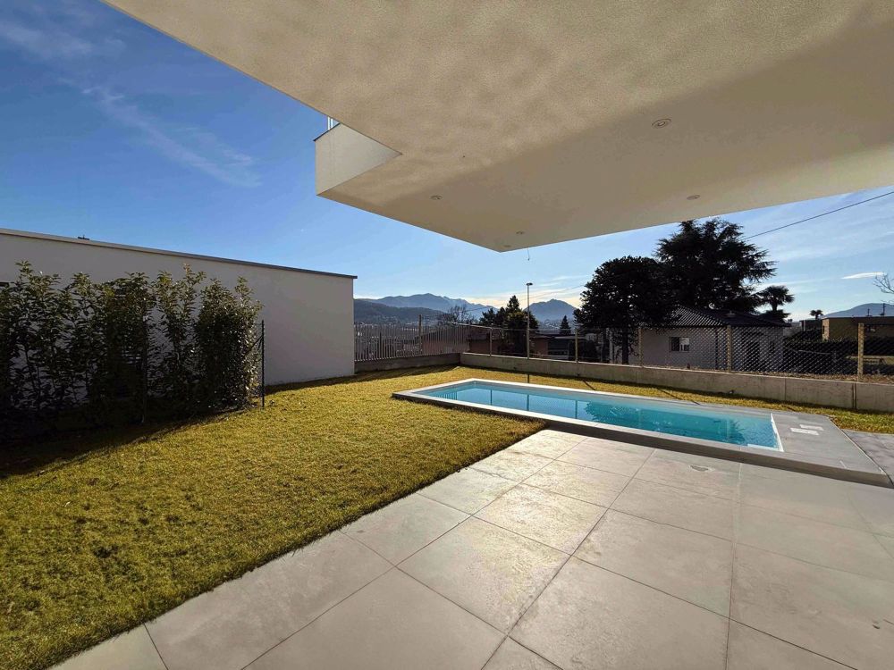 Villa neu gebaut mit Pool in Gravesano - Bild 1