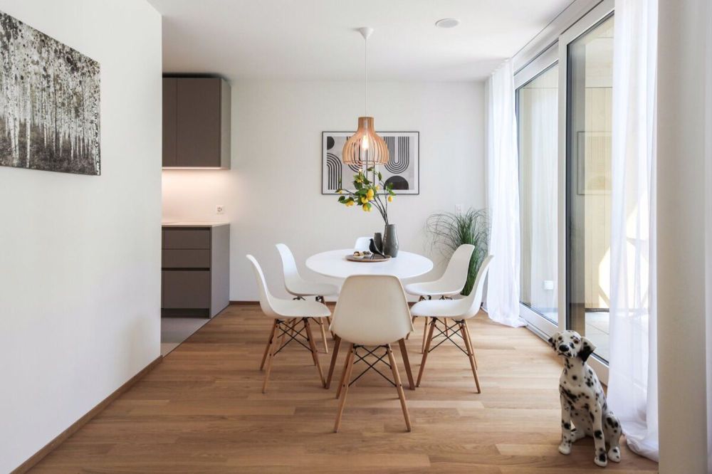 Charmante Maisonettewohnung mit eigenem Garten im Herzen von Reinach - Bild 1