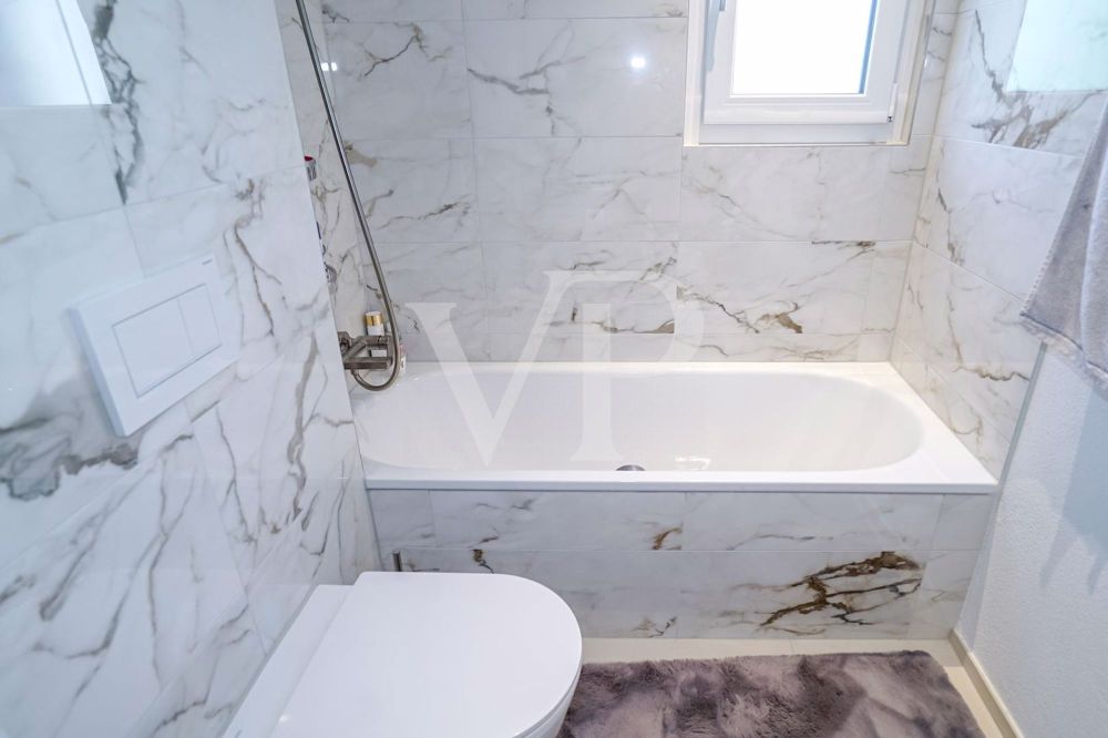 Helle 3.5 Zimmer Wohnung - ein Traum in Weiss und Creme - Bad I