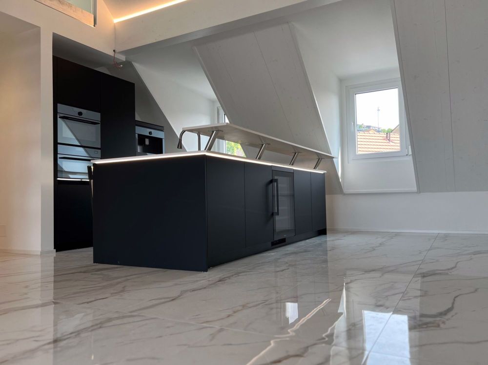 Extravagante Dachwohnung mit Galerie - Bild 1