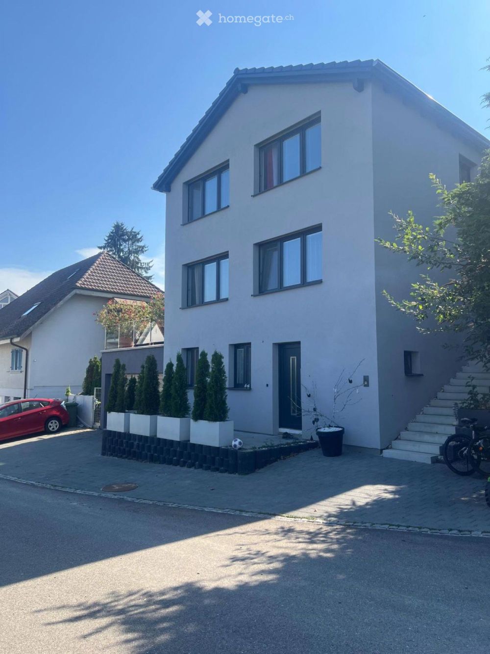 Modernes Einfamilienhaus mit Einliegerstudio und Traumgarten - Bild 1