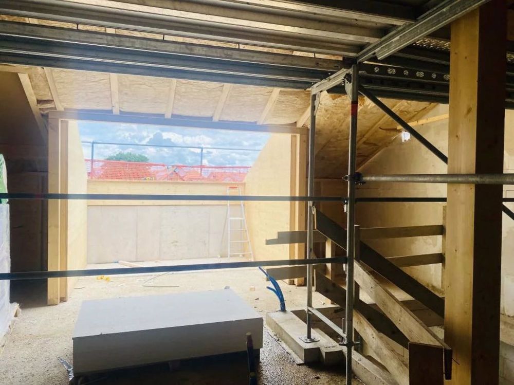 Bauernhof in Renovierung - Dachgeschoß-Duplex mit Charme und Charakter durch Doppel-Hochdecken - balcon chambres combles
