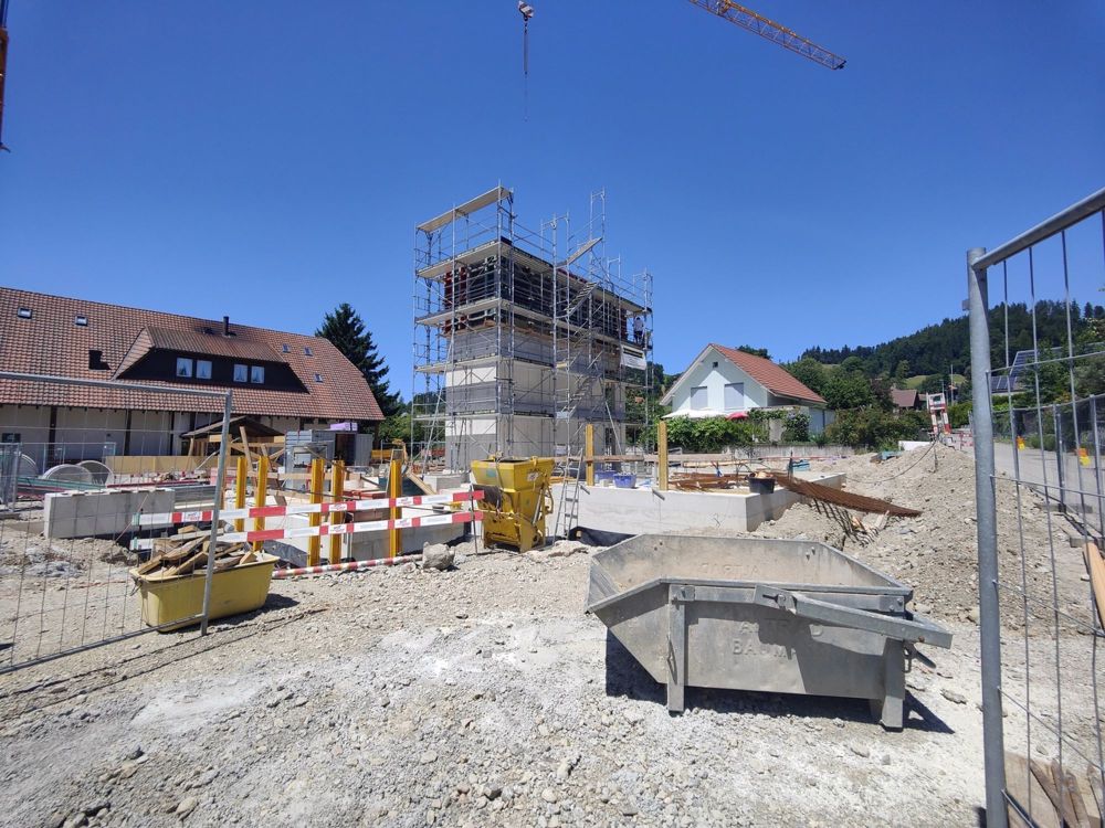 Wohnpark Ochsen - Wohlfühlen im Oberdorf (6 Einheiten) - Baustelle 25.6.2025, Treppenhaus und Liftturm sind erstellt