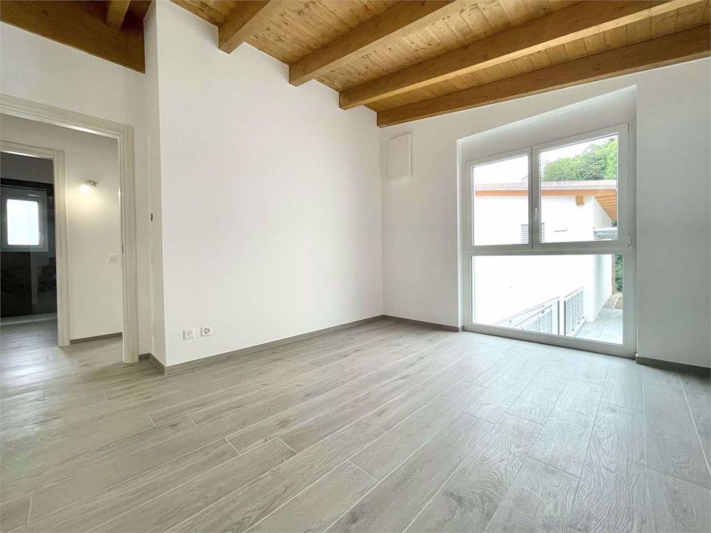Nuova villa immersa nel verde a Sant'Antonino - Bild 3