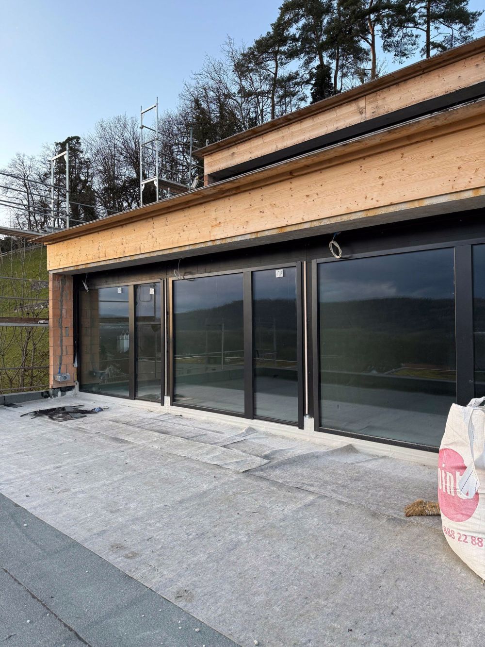 Exklusiver Neubau 2025 – 4.5-Zi. Terrassenwohnung mit 130 m² Panorama - Bild 8
