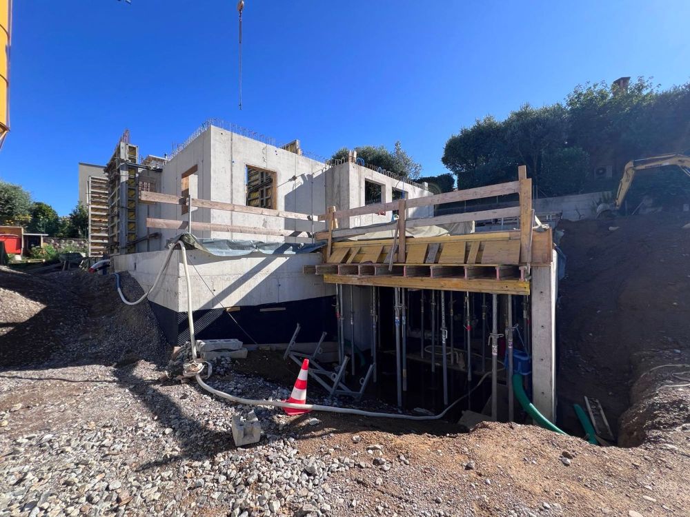 Nel Cuore della Zona Residenziale di Comano: Attico di Prestigio con Vista Panoramica - Bild 2