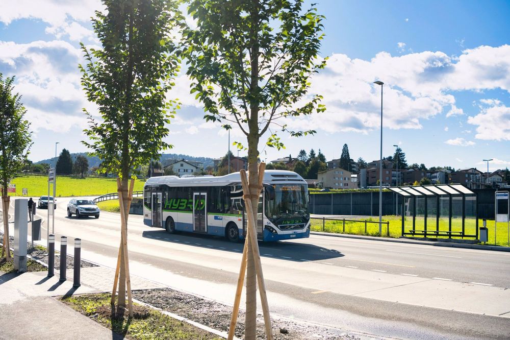6-Zimmer-Haus mit Wohlfühlcharakter - Häuser am Fähriweg, Buchrain - Ab der Bushaltestelle Buchrain, Reussbrücke erreichen Sie Luzern in rund 25 und Zug in rund 35 Minuten