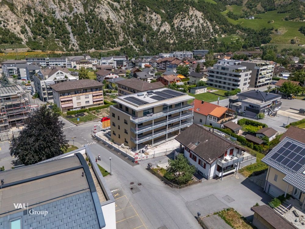 Grossräumige 2.5 Zimmer Wohnung mit grosszügiger Gartenfläche - Bild 2