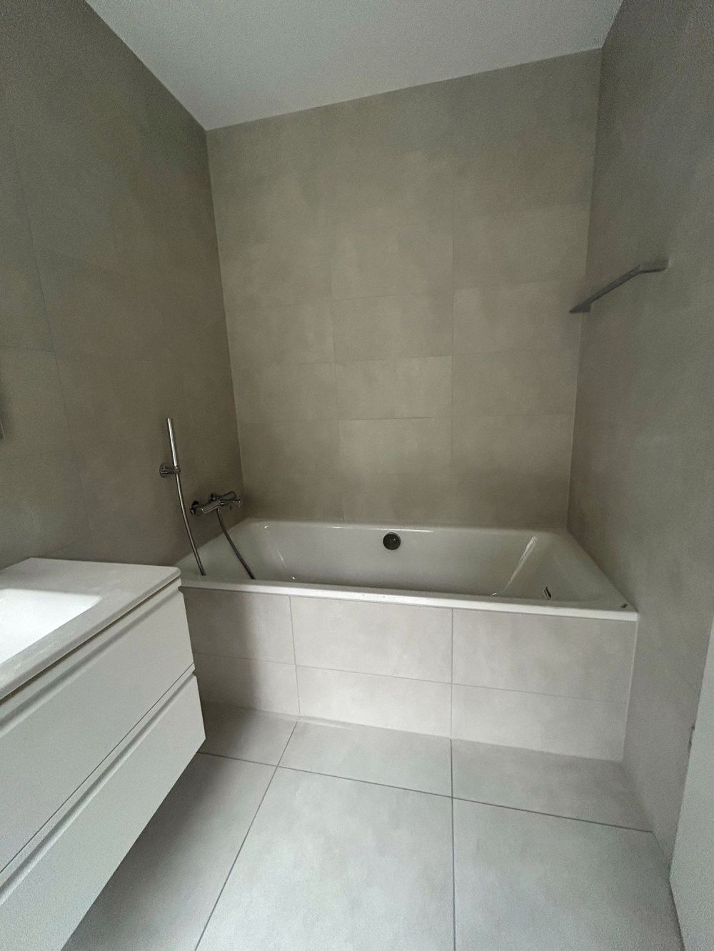 ERSTVERMIETUNG: Traumhafte Dachwohnungen im ruhigen, ländlich geprägten Thierachern bei Thun - Bild 12