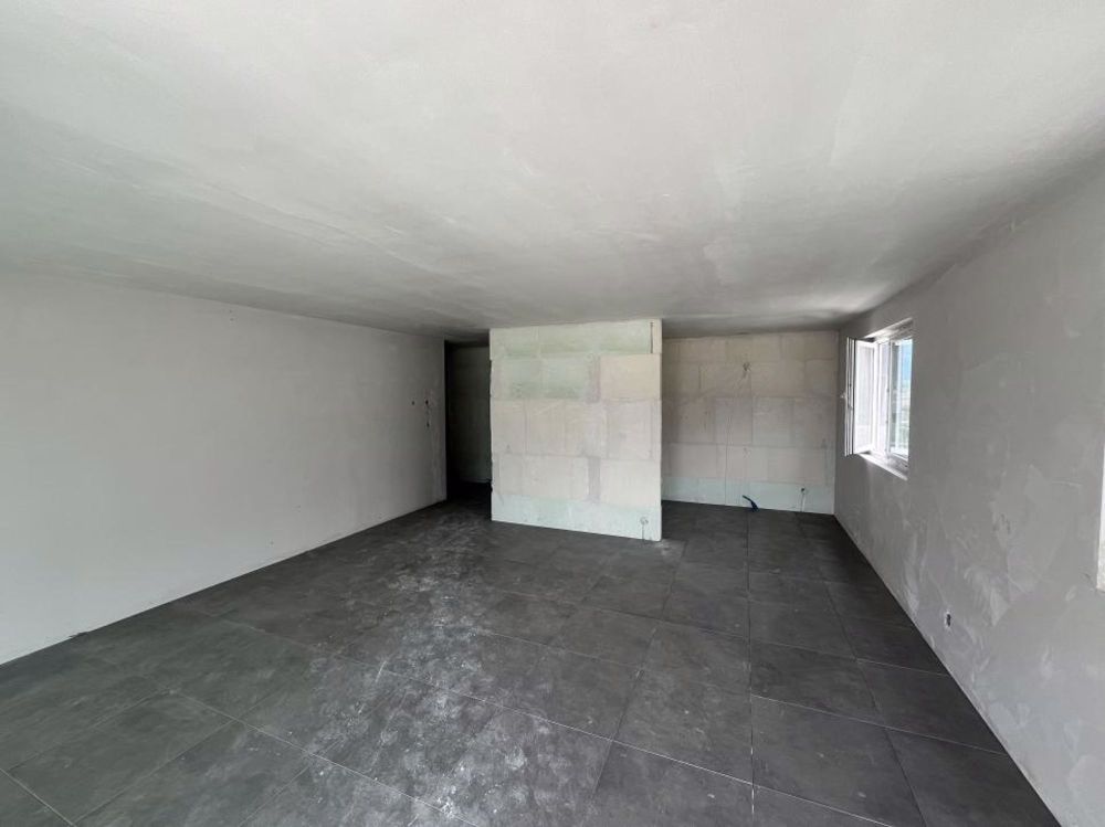Superbe appartement neuf de 3.5 pièces au dernier étage neuf avec vue panoramique sur les Alpes et le château médiéval - Bild 11