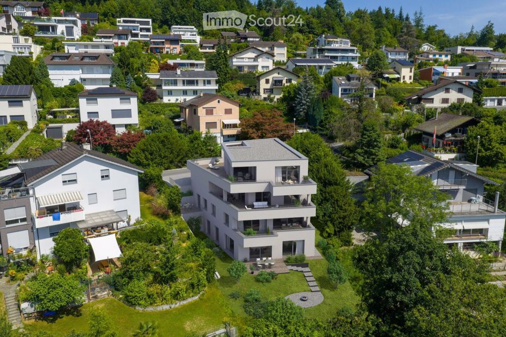 Exklusive 4 1/2-Zimmer-Eigentumswohnung im 1. OG - Panorama & Loggia - Bild 2