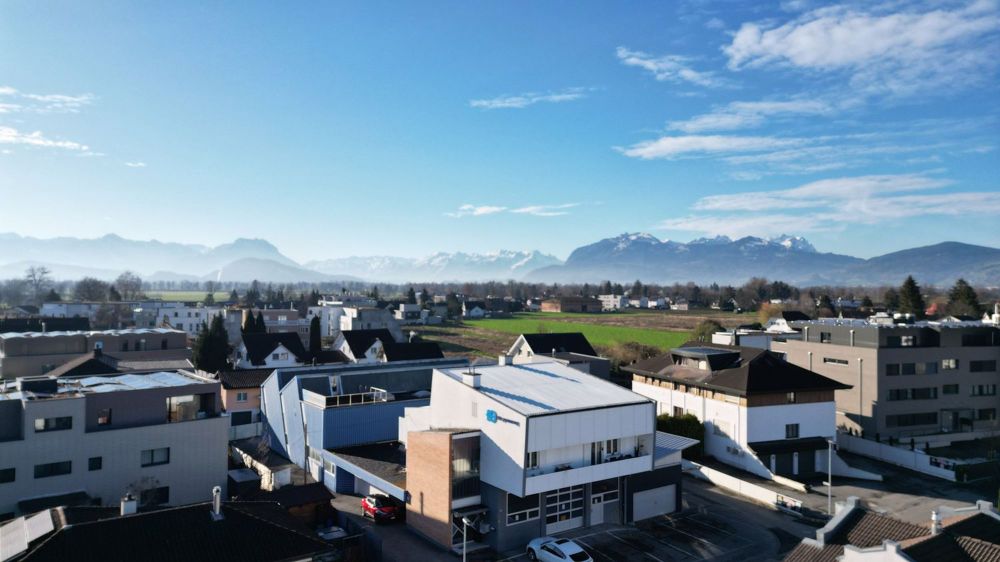 Weitsicht aus sonniger 3.5 Zimmer Attika Wohnung mit Dachterrasse - Bild 10