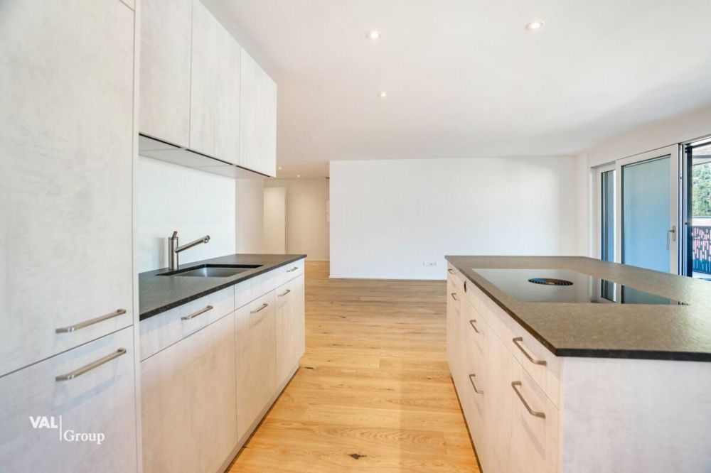 Direkt bezugsbereit: 3.5 Zimmer Neubauwohnung an schöner erhöhter Lage - Bild 2