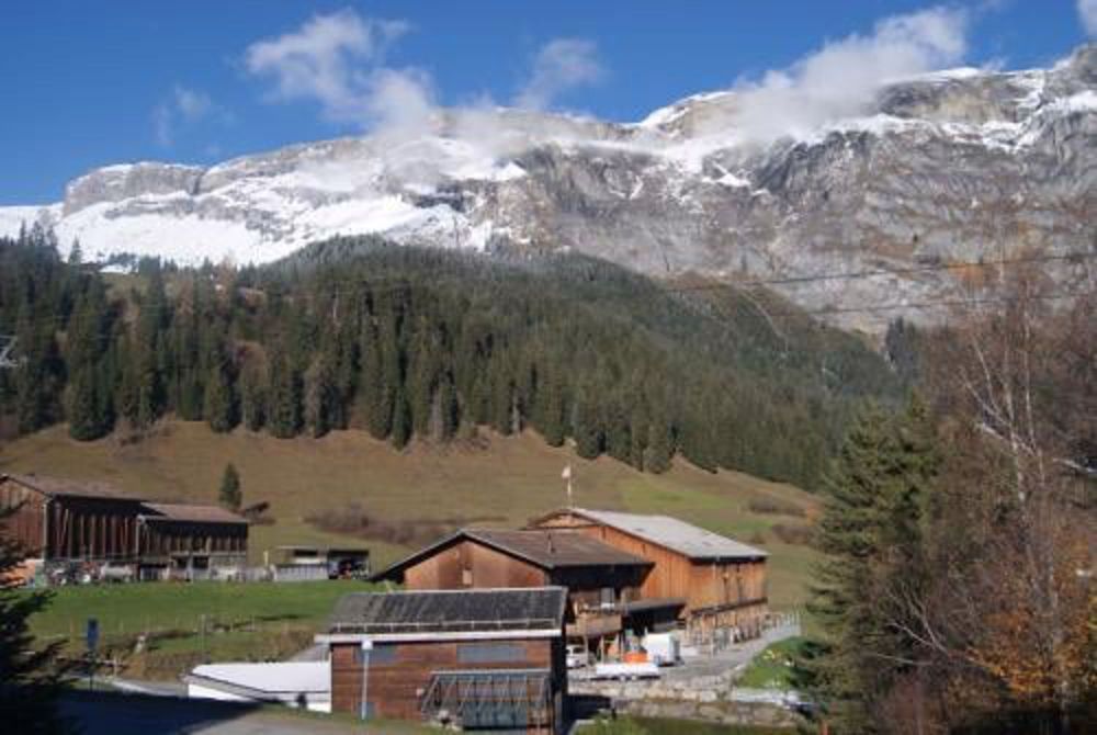 Zentrale ruhige Lage und herrliche Aussicht über Flims und grossem Aussenbereich - Bild 3