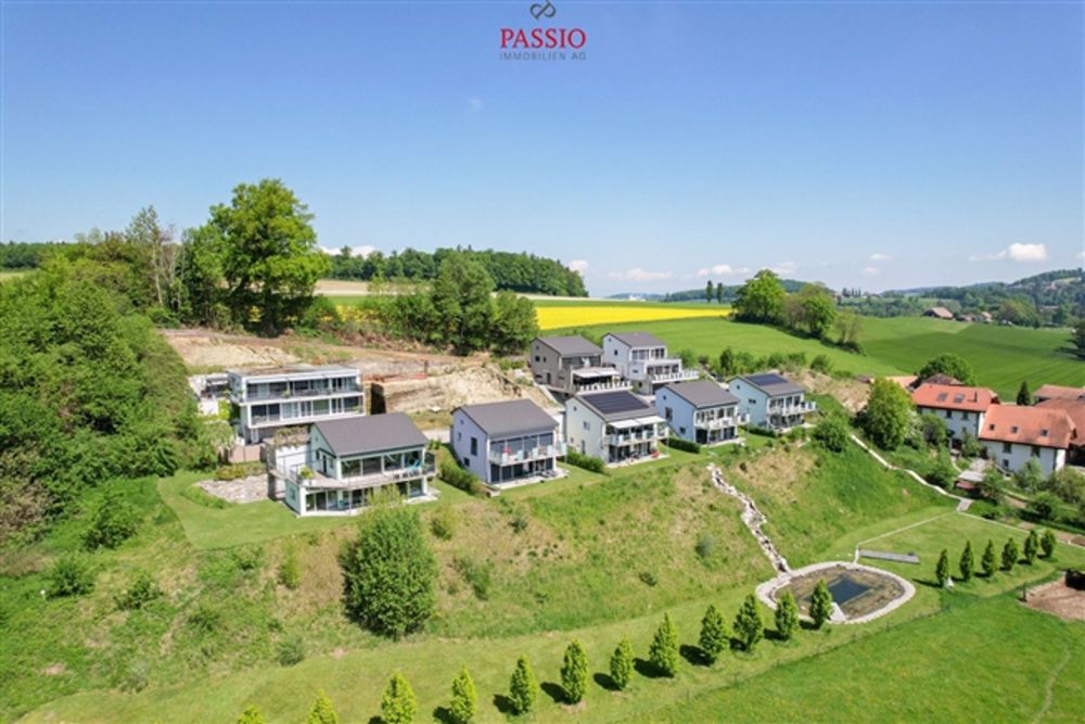 Neubau! Flexibles Wohnen mit sonniger Terrasse und herrlicher Aussicht - Bild 2