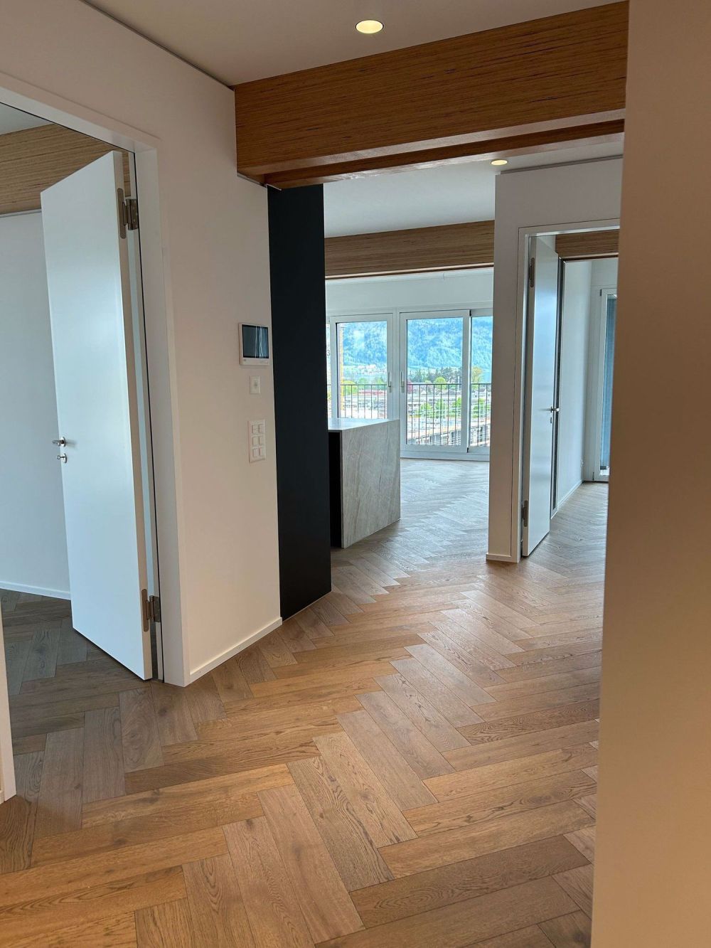 Erstvermietung einer 3.5-Zimmer-Wohnung im 9. OG mit See- und Bergblick - Bild 2
