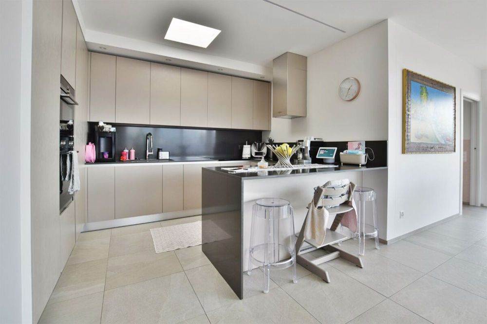 Luminoso attico con grande terrazza - Bild 2