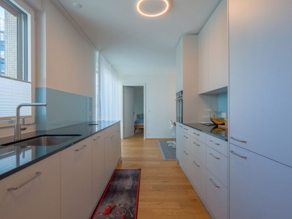 Neuwertige 4.5 Z' Gartenwohnung an zentraler und ruhiger Lage - Bild 2