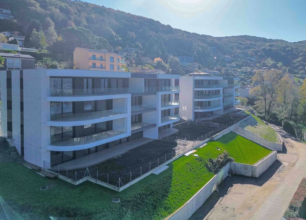 Appartamento con giardino e vista lago a Montagnola in una esclusiva residenza - Bild 1