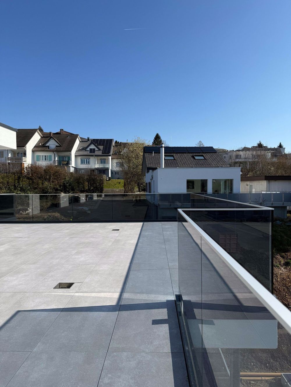 Luxuriöse 3.5-Zimmer-Attikawohnung mit atemberaubender 218 m² Terrasse in Däniken SO - Bild 2