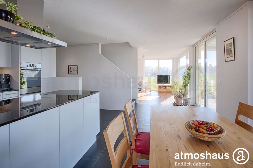 Charmantes Zweifamilienhaus: Modern, Sonniger Sitzplatz, mit Weitblick - Bild 2