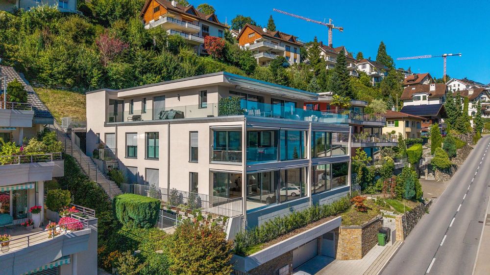 Sonnige Wohnoase mit Panoramasicht über See und Berge - Bild 1