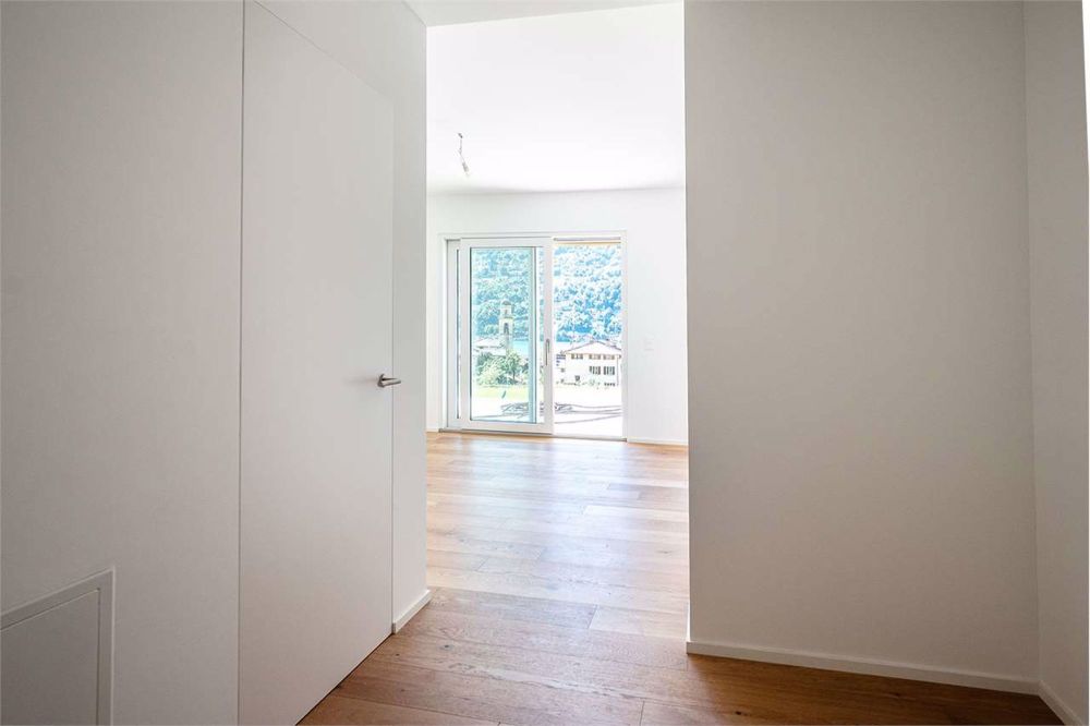 Helles Dachgeschoss 4.5 mit Balkon und Seeblick - Bild 5