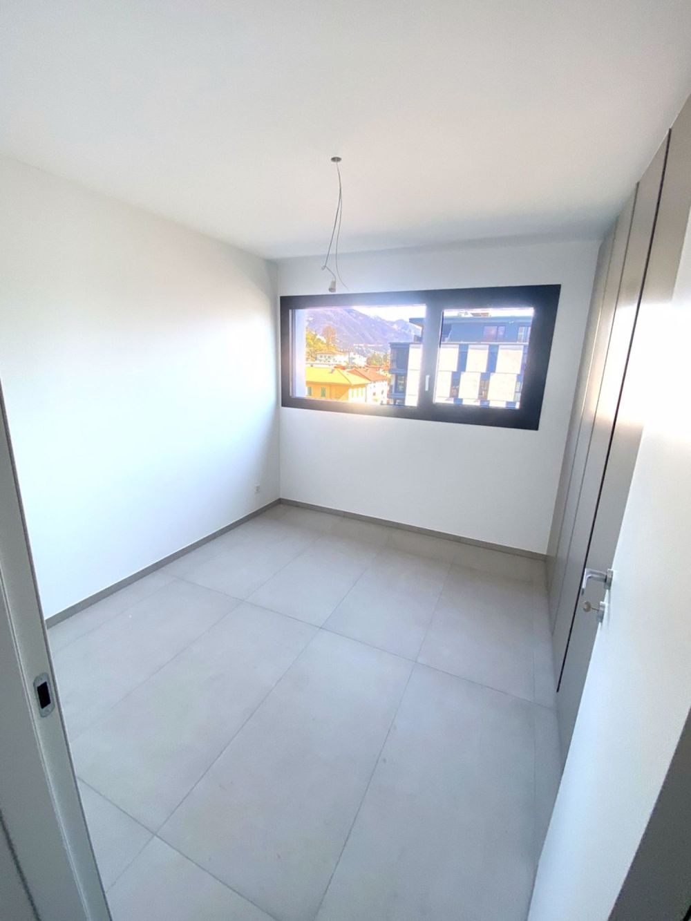 Neueste 2,5-Zimmer-Wohnung in mittlerem bis hohem Standard mit überdachter Terrasse - Bild 10